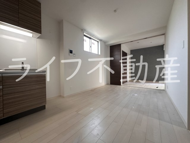 F asecia cerの居間・リビング|おしゃれな内装です