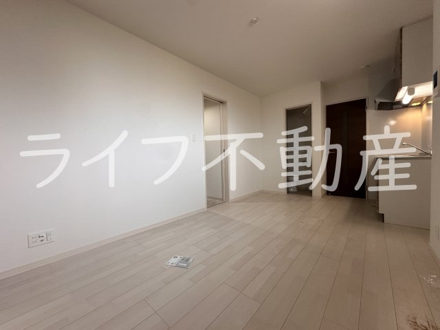 F asecia cerの居間・リビング|明るい色調の室内です