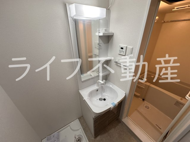 F asecia cerの洗面所|脱衣スペースもあります