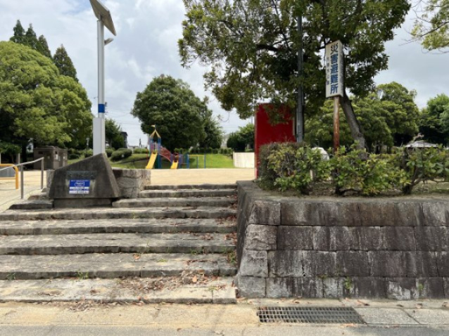 高浜市八幡町　第７　１号棟の前面道路含む現地写真
