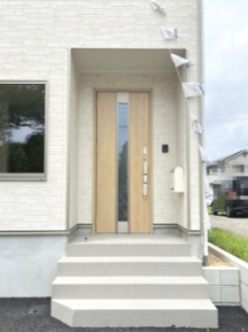 高浜市八幡町　第７　１号棟のエントランス