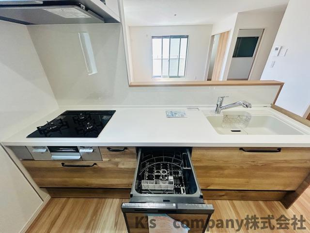 ◎茅ヶ崎市小和田１丁目　新築戸建　B号棟のキッチン|食器洗い乾燥機付きで家事の時短に役立ちます◇
