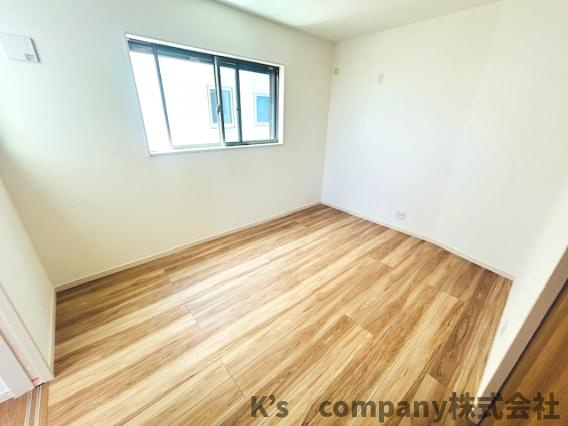 ◎茅ヶ崎市小和田１丁目　新築戸建　B号棟の洋室|洋室5.9帖◇キッチン側から出入りができます◇