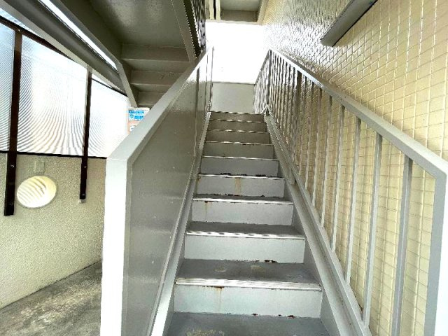 マンション桂風のその他|お部屋へ向かう階段です