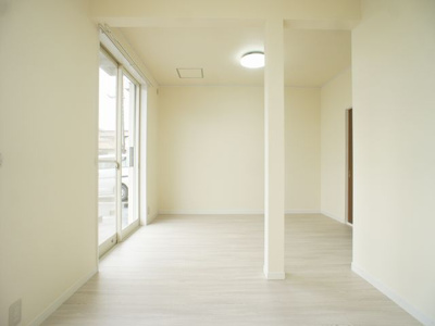 【居間・リビング】 | ハイツサングリーン | 快適に過ごせるエアコンが付いています♪