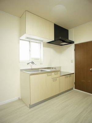 【キッチン】 | ハイツサングリーン | 便利な吊戸棚が付いています♪