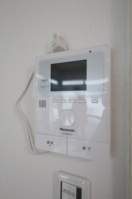 【セキュリティ】 | 新倉2丁目戸建 | TVモニターホンも完備しているので、急な来客もお顔が確認できます！