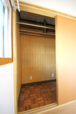 【収納】 | 新倉2丁目戸建 | 2レーンのクローゼット♪コンセントも完備しているので、掃除機などを収納＋充電することも可能☆