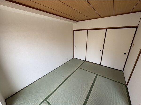 グランジュール泉ヶ丘の和室