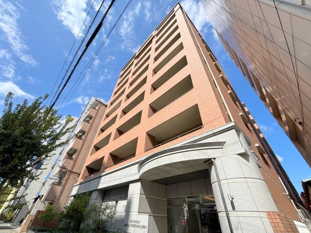 日大ロイヤル西中島の外観