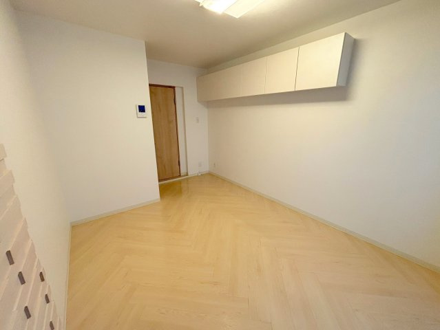 フルーレ小松の洋室