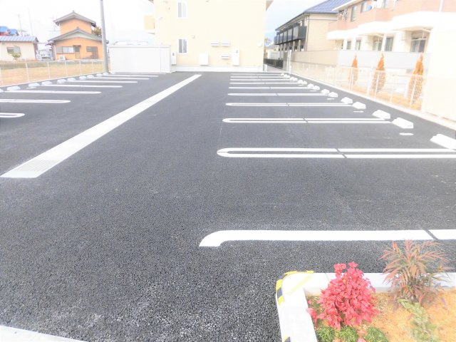 シャルム　エトワールの駐車場