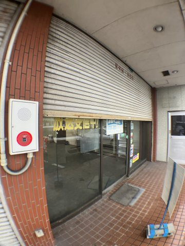 草木栄貸店舗のエントランス
