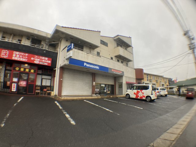 草木栄貸店舗の駐車場