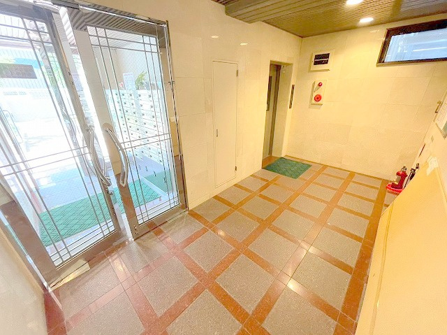 グロリアス北大阪のエントランス