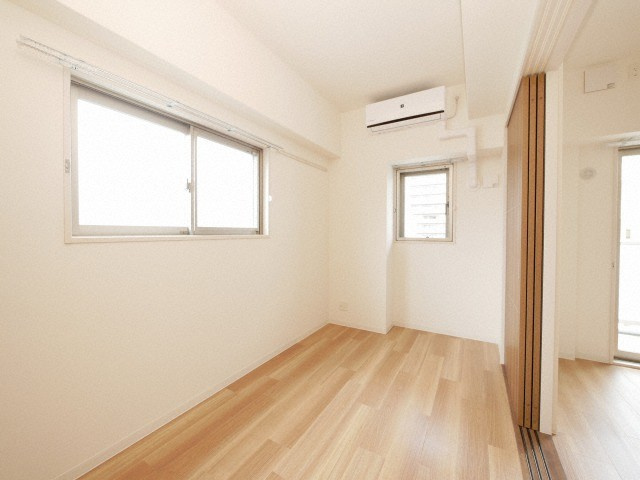 ウルバーノイリスの洋室