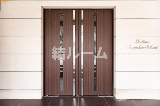 新宿区中落合１丁目の賃貸マンションのエントランス