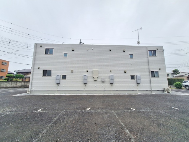 メゾンソレイユの駐車場