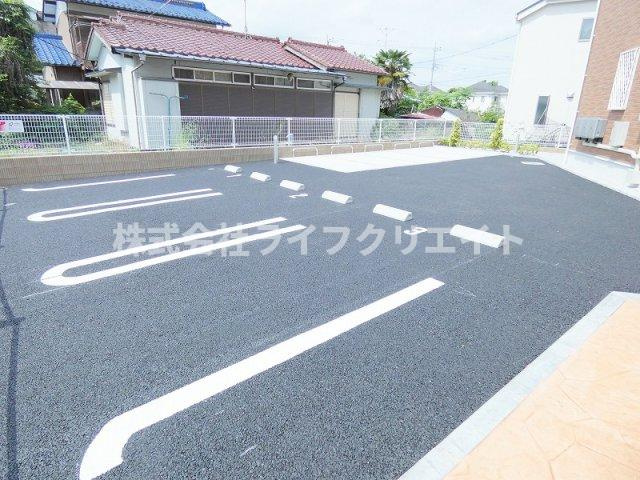 アパートメントBの駐車場