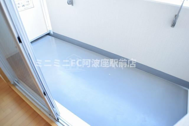 アーデンタワー靭公園のバルコニー