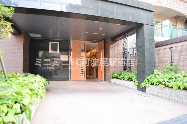 アーデンタワー靭公園のエントランス