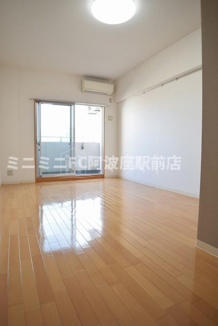 アーデンタワー靭公園の居間・リビング