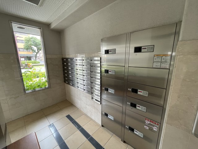 パークオーシャン桜島桟橋通りのその他共用部分|宅急便の受け取りに便利な宅配ボックスがあります