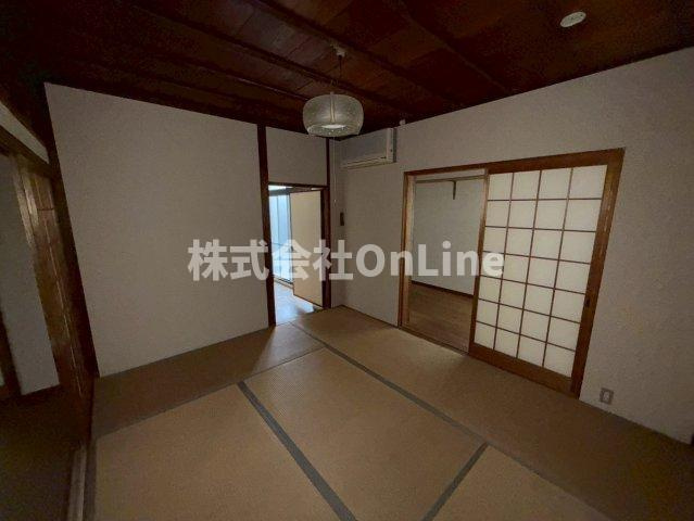 八尾市南本町2丁目戸建の寝室