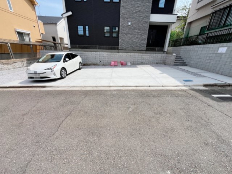 祝　成約済み　八王子市　めじろ台　新築戸建て　１３期の駐車場|～仲介手数料無料☆八王子ひなた不動産～　八王子市めじろ台　新築戸建て