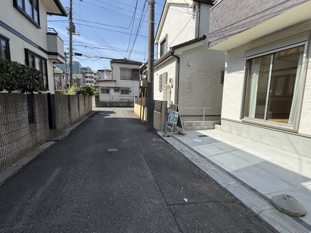 松戸市稔台８丁目新築戸建の前面道路含む現地写真|南東側前面道路
