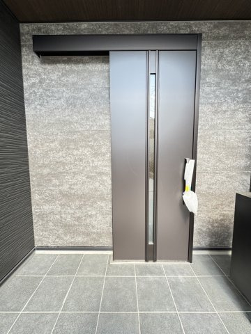 篠原南町４丁目新築戸建の玄関