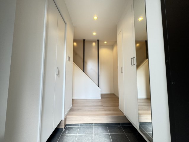 篠原南町４丁目新築戸建の玄関