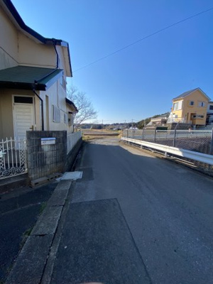 【前面道路含む現地写真】 | 富里市立沢新田　中古戸建