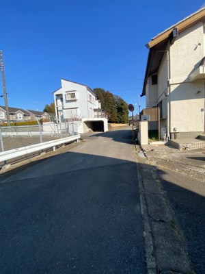 【前面道路含む現地写真】 | 富里市立沢新田　中古戸建