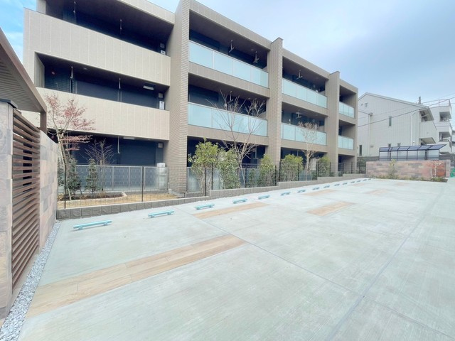 ＢＯＲＩＫＩ横浜かたくら　南棟の駐車場