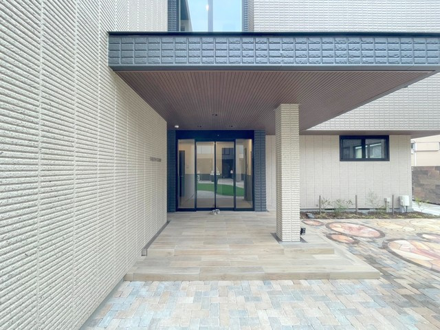 ＢＯＲＩＫＩ横浜かたくら　南棟のロビー