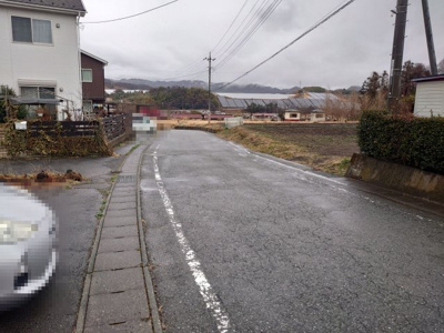 【前面道路含む現地写真】 | 安中市古屋　中古戸建て