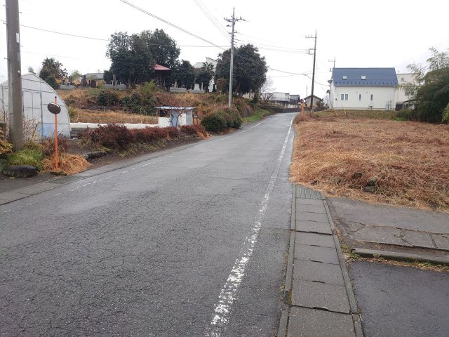 【前面道路含む現地写真】 | 安中市古屋　中古戸建て
