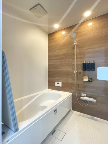 安東５丁目新築戸建てルルーディア安東５丁目②の浴室|フルオートの浴室はお手入れも楽々です
