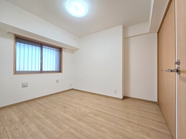 日神パレステージ河辺南の洋室