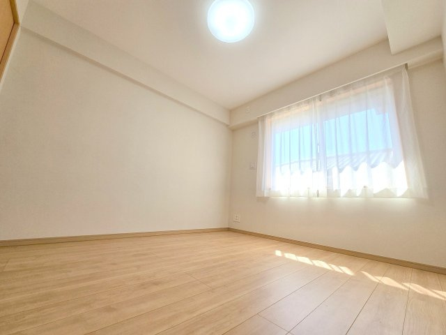 日神パレステージ河辺南の洋室