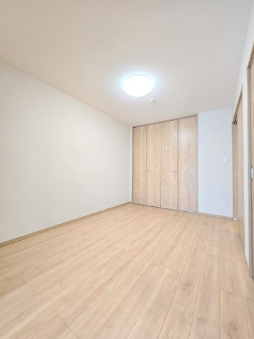 日神パレステージ河辺南の洋室