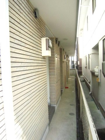 ヒルズ野見山のエントランス