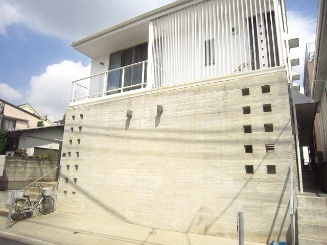 ヒルズ野見山の外観
