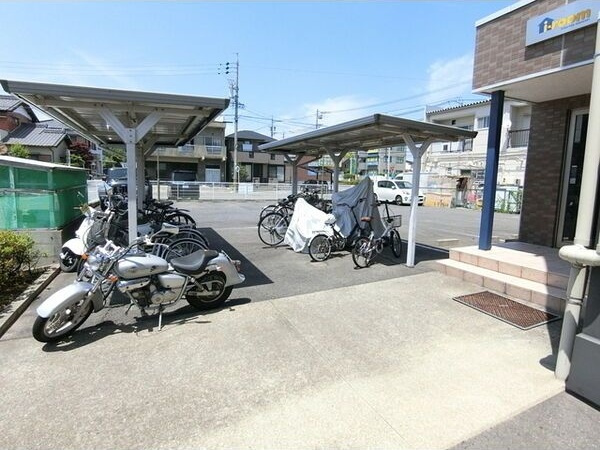 i-room大林町の駐車場
