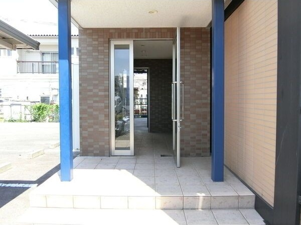 i-room大林町のエントランス