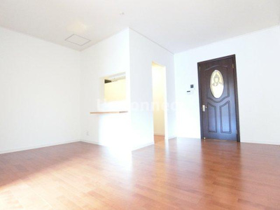 【居間・リビング】 | セロー明通館 | １２．５帖のＬＤＫ。カウンターキッチンです。