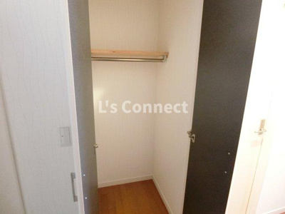 【設備】 | セロー明通館 | 廊下にも収納付き。