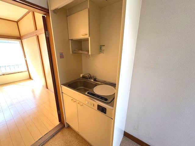 ハイツ宮森Ⅰの玄関|収納もある玄関です