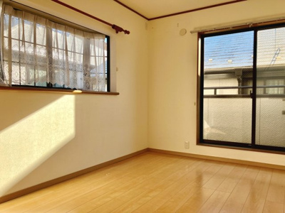 【寝室】 | 立野戸建 | 落ち着いた色調の寝室です